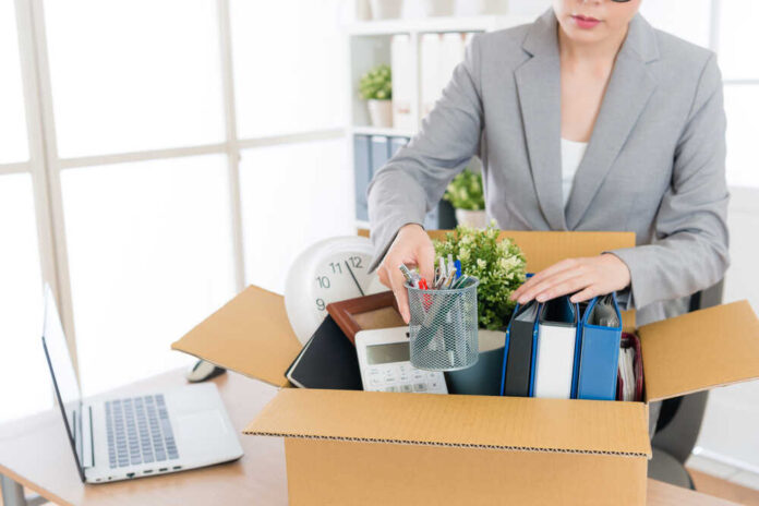 Elegant,Attractive,Business,Woman,Packing,Personal,Company,Belongings,When,She