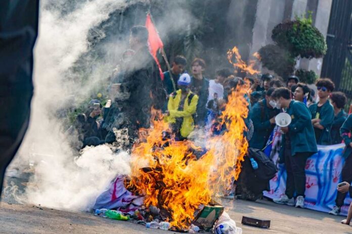 2506776315 featured image 8 Injured in Flamethrower Attack During Pro-Israeli Vigil