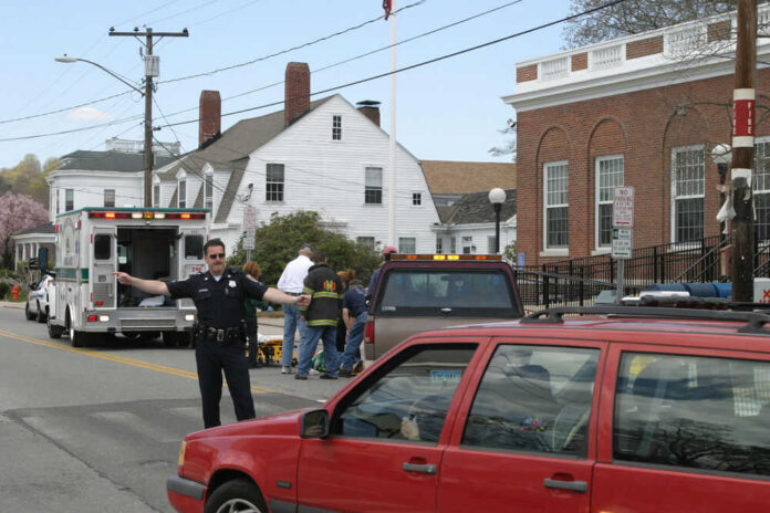 shutterstock_1256874 Police officer directing traffic near ambulance scene